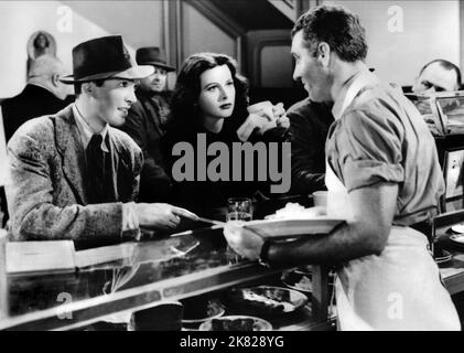 James Stewart & Hedy Lamarr film: Come Live with Me (1941) personnages: Bill Smith, Johnny Jones Directeur: Clarence Brown 29 janvier 1941 **AVERTISSEMENT** cette photographie est à usage éditorial exclusif et est le copyright de MGM et/ou le photographe assigné par la Société de film ou de production et ne peut être reproduite que par des publications en conjonction avec la promotion du film ci-dessus. Un crédit obligatoire pour MGM est requis. Le photographe doit également être crédité lorsqu'il est connu. Aucune utilisation commerciale ne peut être accordée sans l'autorisation écrite de la Société du film. Banque D'Images