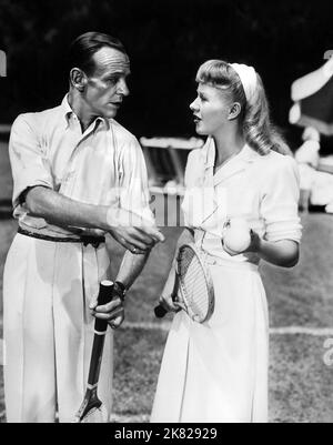 Fred Astaire & Ginger Rogers film: The Barkleys of Broadway (USA 1949) personnages: Josh Barkley, Dinah Barkley Directeur: Charles Walters 04 mai 1949 **AVERTISSEMENT** cette photographie est à usage éditorial exclusif et est le droit d'auteur de MGM et/ou le photographe assigné par la Société de film ou de production et ne peut être reproduite que par des publications en conjonction avec la promotion du film ci-dessus. Un crédit obligatoire pour MGM est requis. Le photographe doit également être crédité lorsqu'il est connu. Aucune utilisation commerciale ne peut être accordée sans l'autorisation écrite de la Société du film. Banque D'Images