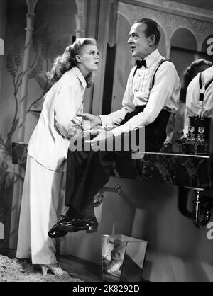 Ginger Rogers & Fred Astaire film: The Barkleys of Broadway (USA 1949) personnages: Dinah Barkley, Josh Barkley Directeur: Charles Walters 04 mai 1949 **AVERTISSEMENT** cette photographie est à usage éditorial exclusif et est le droit d'auteur de MGM et/ou le photographe assigné par la Société de film ou de production et ne peut être reproduite que par des publications en conjonction avec la promotion du film ci-dessus. Un crédit obligatoire pour MGM est requis. Le photographe doit également être crédité lorsqu'il est connu. Aucune utilisation commerciale ne peut être accordée sans l'autorisation écrite de la Société du film. Banque D'Images