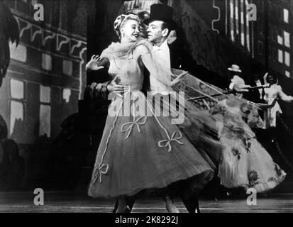 Ginger Rogers & Fred Astaire film: The Barkleys of Broadway (USA 1949) personnages: Dinah Barkley, Josh Barkley Directeur: Charles Walters 04 mai 1949 **AVERTISSEMENT** cette photographie est à usage éditorial exclusif et est le droit d'auteur de MGM et/ou le photographe assigné par la Société de film ou de production et ne peut être reproduite que par des publications en conjonction avec la promotion du film ci-dessus. Un crédit obligatoire pour MGM est requis. Le photographe doit également être crédité lorsqu'il est connu. Aucune utilisation commerciale ne peut être accordée sans l'autorisation écrite de la Société du film. Banque D'Images