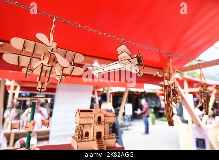 La foire souvenir de Zagreb a ouvert ses portes sur la place Petar Preradovic, communément appelée Cvjetni trg (place des fleurs) à Zagreb, en Croatie, sur 20 octobre 2022. Les artisans locaux et les fabricants de souvenirs présenteront leurs produits reconnaissables lors de la foire intitulée « Fabricants de souvenirs de Zagreb à Zagreb » qui aura lieu du 20 au 22 octobre. Photo: Neva Zganec/PIXSELL Banque D'Images