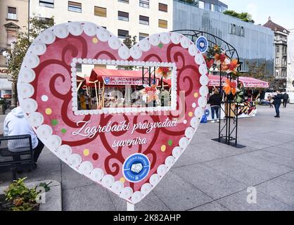 La foire souvenir de Zagreb a ouvert ses portes sur la place Petar Preradovic, communément appelée Cvjetni trg (place des fleurs) à Zagreb, en Croatie, sur 20 octobre 2022. Les artisans locaux et les fabricants de souvenirs présenteront leurs produits reconnaissables lors de la foire intitulée « Fabricants de souvenirs de Zagreb à Zagreb » qui aura lieu du 20 au 22 octobre. Photo: Neva Zganec/PIXSELL Banque D'Images