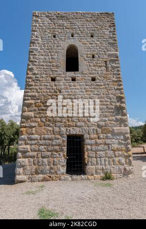 Avant de la Tour de Grimaud connue sous le nom de Tour de Grimaldi, tour médiévale de style Saracen datant du 12th ou 13th siècle, Tourtour, France Banque D'Images