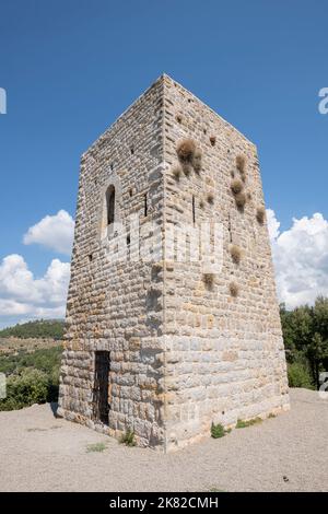 Façade latérale de la Tour de Grimaud connue sous le nom de Tour de Grimaldi, tour médiévale de style Saracen datant du 12th ou 13th siècle, Tourtour, France Banque D'Images