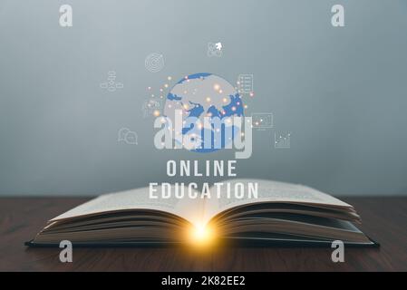 Livre ouvert couché sur le bureau. Interface d'icône en ligne pédagogique technologie formation numérique concept d'apprentissage. Banque D'Images
