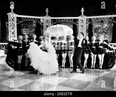 Anita page & Charles King film: The Broadway Melody (USA 1929) personnages: Queenie Mahoney, Eddie Kearns Directeur: Harry Beaumont 01 février 1929 **AVERTISSEMENT** cette photographie est destinée à un usage éditorial exclusif et est le copyright de MGM et/ou le photographe assigné par la Société de film ou de production et ne peut être reproduite que par des publications en conjonction avec la promotion du film ci-dessus. Un crédit obligatoire pour MGM est requis. Le photographe doit également être crédité lorsqu'il est connu. Aucune utilisation commerciale ne peut être accordée sans l'autorisation écrite de la Société du film. Banque D'Images