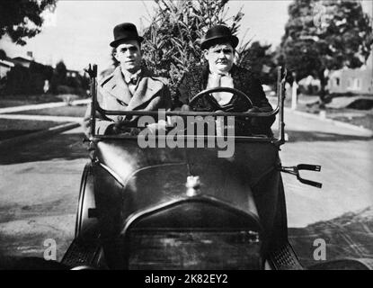 Stan Laurel & Oliver Hardy film: Big Business; Laurel and Hardy: Big Business (USA 1929) personnages: Stan & Ollie / Titel Auch: 'Vom Wahnsinn Umzingelt' Oder 'Laurel & Hardy - Das Große Geschäft' Directeur: James W. Horne & Leo Mccarey 20 avril 1929 **AVERTISSEMENT** cette photographie est destinée à un usage éditorial exclusif et est protégée par les droits d'auteur de HAL ROACH STUDIOS et/ou du photographe assigné par la Société de film ou de production et ne peut être reproduite que par des publications dans le cadre de la promotion de ce qui précède Film. Un crédit obligatoire pour HAL ROACH STUDIOS est requis. Le photographe doit également être créd Banque D'Images