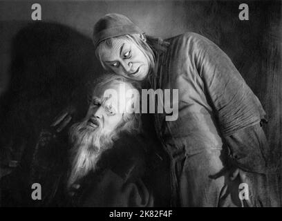 Gosta Ekman, Emil Jannings film: Faust: A German Folk Legend (1926) caractères: ,Mephisto 14 septembre 1926 **AVERTISSEMENT** cette photographie est destinée à un usage éditorial exclusif et est le copyright de MGM et/ou le photographe assigné par la Société de film ou de production et ne peut être reproduite que par des publications en conjonction avec la promotion du film ci-dessus. Un crédit obligatoire pour MGM est requis. Le photographe doit également être crédité lorsqu'il est connu. Aucune utilisation commerciale ne peut être accordée sans l'autorisation écrite de la Société du film. Banque D'Images