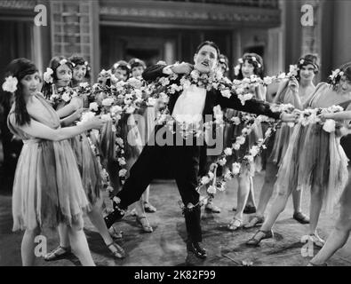 Syd Chaplin film Un peu de peluches ; jupe (1934) personnages : Bertram Tully réalisateur : Wheeler Dryden 26 juillet 1928 **AVERTISSEMENT** cette photographie est à usage éditorial seulement et est la propriété de MGM et/ou du photographe assigné par la société de production et ne peut être reproduite que par des publications en liaison avec la promotion du film ci-dessus. Un crédit obligatoire à MGM est requis. Le photographe doit également être crédité lorsqu'il est connu. Aucune utilisation commerciale ne peut être accordée sans autorisation écrite de The film Company. Banque D'Images