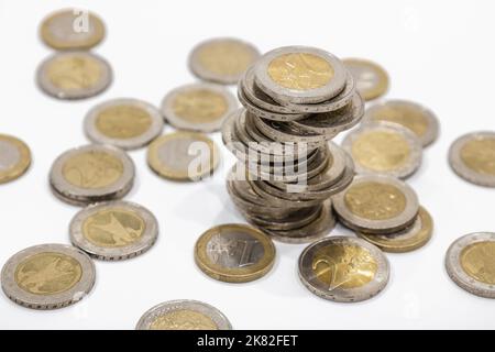 La pile de pièces en euros. Affaires, richesse, succès, finance, croissance de l'argent et économiser de l'argent concept Banque D'Images