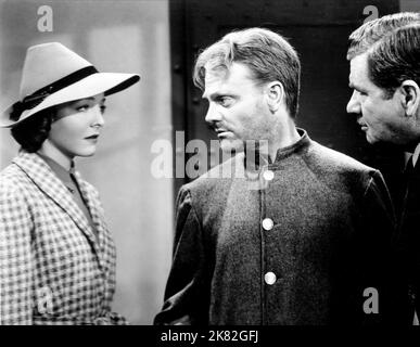 Jane Bryan, James Cagney & George Bancroft film: Each Dawn I Die (USA 1939) personnages: Joyce, Frank Ross, John Armstrong Directeur: William Keighley 22 juillet 1939 **AVERTISSEMENT** cette photographie est à usage éditorial exclusif et est le copyright de WARNER BROS. Et/ou le photographe assigné par la Société du film ou de la production et ne peut être reproduite que par des publications dans le cadre de la promotion du film ci-dessus. Un crédit obligatoire pour WARNER BROS est requis. Le photographe doit également être crédité lorsqu'il est connu. Aucune utilisation commerciale ne peut être accordée sans l'autorisation écrite de la Société du film Banque D'Images