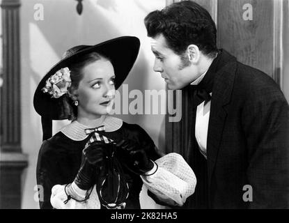Bette Davis & Henry Fonda film Jezebel (1938) personnages : Julie & Preston Dillard réalisateur : William Wyler 01 mai 1938 **AVERTISSEMENT** cette photographie est à usage éditorial exclusif et est la propriété de WARNER BROS / MACK ELLIOTT et/ou du photographe désigné par la société de production et ne peut être reproduite que par des publications en liaison avec la promotion du film ci-dessus. Un crédit obligatoire à WARNER BROS / MACK ELLIOTT est requis. Aucune utilisation commerciale ne peut être accordée sans autorisation écrite de The film Company. Banque D'Images