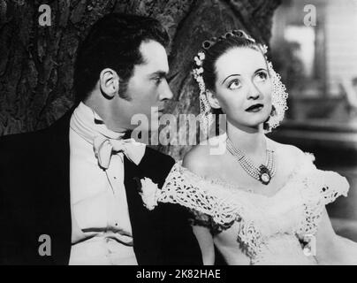 Henry Fonda & Bette Davis film Jezebel (1938) personnages : Preston Dillard & Julie réalisateur : William Wyler 01 mai 1938 **AVERTISSEMENT** cette photographie est à usage éditorial exclusif et est la propriété de WARNER BROS / MACK ELLIOTT et/ou du photographe désigné par la société de production et ne peut être reproduite que par des publications en liaison avec la promotion du film ci-dessus. Un crédit obligatoire à WARNER BROS / MACK ELLIOTT est requis. Aucune utilisation commerciale ne peut être accordée sans autorisation écrite de The film Company. Banque D'Images