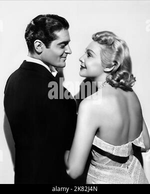 Francis Lederer & Madeleine Carroll film: IT All Yours (1937) personnages: Jimmy Barnes, Linda Gray Directeur: Elliott Nugent 26 juillet 1937 **AVERTISSEMENT** cette photographie est destinée à un usage éditorial exclusif et est protégée par les droits d'auteur de COLUMBIA et/ou du photographe assigné par la Société du film ou de la production et ne peut être reproduite que par des publications dans le cadre de la promotion du film ci-dessus. Un crédit obligatoire pour LA COLOMBIE est requis. Le photographe doit également être crédité lorsqu'il est connu. Aucune utilisation commerciale ne peut être accordée sans l'autorisation écrite de la Société du film. Banque D'Images