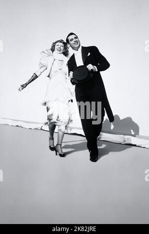 Irene Dunne & Cary Grant film The Awful Truth (1937) personnages : Lucy Warriner & Jerry Warriner réalisateur : Leo McCarey 21 octobre 1937 **AVERTISSEMENT** cette photographie est pour usage éditorial seulement et est la propriété de COLUMBIA et/ou du photographe assigné par The film or production Company et ne peut être reproduite que par des publications en liaison avec la promotion du film ci-dessus. Un crédit obligatoire à COLUMBIA est requis. Le photographe doit également être crédité lorsqu'il est connu. Aucune utilisation commerciale ne peut être accordée sans autorisation écrite de The film Company. Banque D'Images