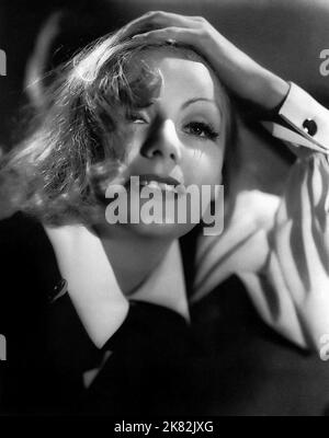 GRETA Garbo film: Comme vous le désirez (USA 1932) personnages: Zara aka Maria / Titel Auch: 'Wie du Mich Willst' Directeur: George Fitzmaurice 28 mai 1932 **AVERTISSEMENT** cette photographie est destinée à un usage éditorial exclusif et est protégée par les droits d'auteur de MGM et/ou du photographe attribué par la Société de film ou de production et ne peut être reproduite que par des publications en conjonction avec la promotion du film ci-dessus. Un crédit obligatoire pour MGM est requis. Le photographe doit également être crédité lorsqu'il est connu. Aucune utilisation commerciale ne peut être accordée sans l'autorisation écrite de la Société du film. Banque D'Images