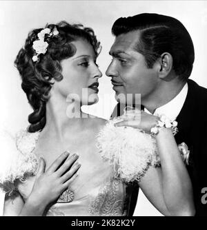 Jeanette Macdonald & Clark Gable film: San Francisco (1931) personnages: Mary Blake, Blackie Norton Directeur: W.S. Van Dyke 26 juin 1936 **AVERTISSEMENT** cette photographie est destinée à un usage éditorial exclusif et est le copyright de MGM et/ou du photographe assigné par la Société de film ou de production et ne peut être reproduite que par des publications en conjonction avec la promotion du film ci-dessus. Un crédit obligatoire pour MGM est requis. Le photographe doit également être crédité lorsqu'il est connu. Aucune utilisation commerciale ne peut être accordée sans l'autorisation écrite de la Société du film. Banque D'Images