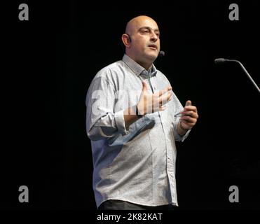 Moheb Costandi donnant un discours intitulé «le corps et la conscience de soi», sur la scène de l'esprit et du corps, à New Scientist Live 2022 Banque D'Images