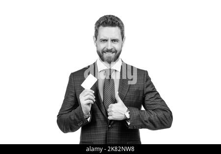 homme d'affaires faisant preuve de carte de crédit ou de débit. carte de nom d'entreprise en plastique vide. chef de la direction réussi Banque D'Images