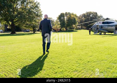 Washington DC, États-Unis. 20th octobre 2022. Le président des États-Unis Joe Biden quitte la Maison Blanche à Washington, DC, 20 octobre 2022, qui se dirige vers des événements en Pennsylvanie. Credit: Chris Kleponis / Pool via CNP Credit: Abaca Press/Alay Live News Banque D'Images