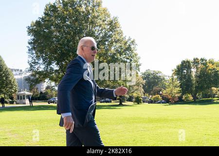 Washington DC, États-Unis. 20th octobre 2022. Le président des États-Unis Joe Biden quitte la Maison Blanche à Washington, DC, 20 octobre 2022, qui se dirige vers des événements en Pennsylvanie. Credit: Chris Kleponis / Pool via CNP Credit: Abaca Press/Alay Live News Banque D'Images