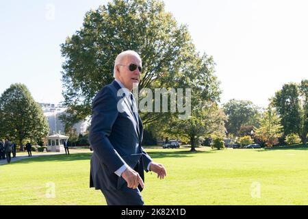 Washington DC, États-Unis. 20th octobre 2022. Le président des États-Unis Joe Biden quitte la Maison Blanche à Washington, DC, 20 octobre 2022, qui se dirige vers des événements en Pennsylvanie. Credit: Chris Kleponis / Pool via CNP Credit: Abaca Press/Alay Live News Banque D'Images