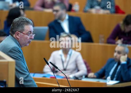 Bruxelles, Belgique. 20th octobre 2022. Le ministre-président de la région de Bruxelles, Rudi Vervoort, prononce un discours lors d'une séance plénière du Parlement de la région de Bruxelles, le jeudi 20 octobre 2022, dans laquelle il a prononcé un discours du Premier ministre pour présenter les plans politiques du gouvernement pour l'année politique. BELGA PHOTO NICOLAS MATERLINCK crédit: Belga News Agency/Alay Live News Banque D'Images