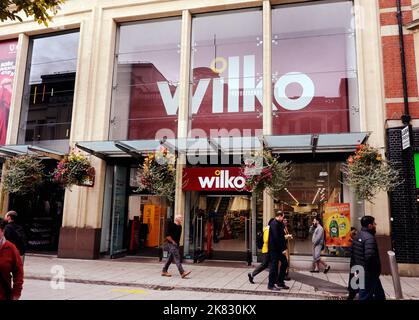 Boutiques et restaurants dans le centre-ville de Cardiff. The Wilkinsons Wilko Shop sur Queen Street Cardiff photo de Richard Williams Banque D'Images