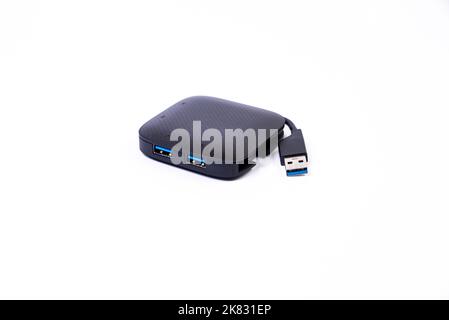 Adaptateur ou concentrateur USB de type C avec divers accessoires : poignées, hdmi, ethernet, VGA DP HDMI, câbles. Divers câbles de conversion pour ordinateurs et smartp Banque D'Images
