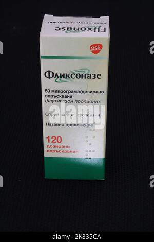 Photo du paquet de propionate de fluticasone (un glucocorticoïde) vaporisateur nasal avec le nom local Flixonase de Bulgarie par GSK Banque D'Images