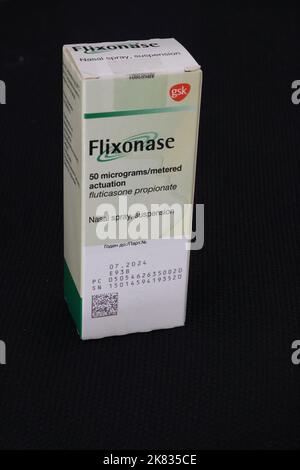 Photo du paquet de propionate de fluticasone (un glucocorticoïde) vaporisateur nasal avec le nom local Flixonase de Bulgarie par GSK Banque D'Images