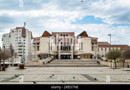 TARGU MURES, MURES, ROUMANIE - 24 AVRIL 2021 : Théâtre National le 24 avril 2021 à Targu-Mures. Banque D'Images