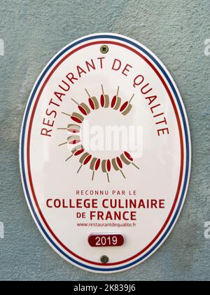 Ribeauville, France - 22 septembre 2022 : signalisation à l'entrée du restaurant - restaurant de qualite reconnu par le Collège culturel de France Banque D'Images