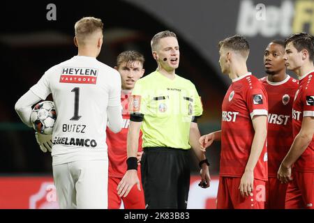 Anvers, Belgique. 20th octobre 2022. Arbitre Bert a été photographié lors d'un match de football entre le FC Royal Anvers et LE KV Oostende, le jeudi 20 octobre 2022 à Anvers, le 13 e jour de la première division du championnat belge 'Jupiler Pro League' 2022-2023. Credit: Belga News Agency/Alay Live News Banque D'Images