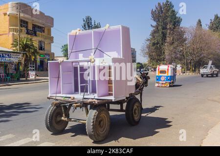 AXUM, ÉTHIOPIE - 19 MARS 2019 : meubles de transport pour chariot à ânes à Axum, en Éthiopie Banque D'Images