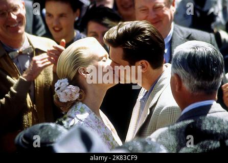 Laurie Holden & Jim Carrey film: The Majestic (2001) personnages: Adele Stanton & Peter Appleton Directeur: Frank Darapont 11 décembre 2001 **AVERTISSEMENT** cette photographie est destinée à un usage éditorial exclusif et est protégée par les droits d'auteur de WARNER BROS et/ou du photographe attribué par la Société de film ou de production et ne peut être reproduite que par des publications en conjonction avec la promotion du film ci-dessus. Un crédit obligatoire pour WARNER BROS est requis. Le photographe doit également être crédité lorsqu'il est connu. Aucune utilisation commerciale ne peut être accordée sans l'autorisation écrite de la Société du film. Banque D'Images