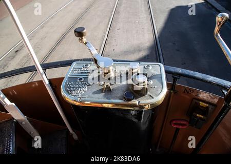 Gros plan du contrôleur britannique Thomson Houston Tram Co. 510 sur un tramway à toit ouvert Blackpool 31 au musée Beamish, dans le comté de Durham Banque D'Images