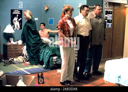 Joelle carter, Jason Biggs, Molly cheek, Eugene Levy & Larry Drake film: American Pie 2 (2001) personnages: Natalie,Jim Levenstein,Jim's Mum,Jim's Dad & Natalie's Dad Director: James B. Rogers 06 août 2001 **AVERTISSEMENT** la présente photographie est destinée à un usage éditorial exclusif et est le droit d'auteur d'UNIVERSAL et/ou du photographe assigné par la Société de film ou de production et ne peut être reproduite que par des publications dans le cadre de la promotion du film ci-dessus. Un crédit obligatoire pour UNIVERSEL est requis. Le photographe doit également être crédité lorsqu'il est connu. Aucune utilisation commerciale ne peut être accordée sans Banque D'Images