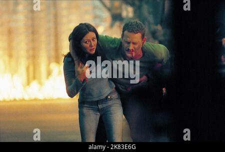 Shannen Doherty & Max Martini film: Another Day (2001) personnages: Kate, Paul Directeur: Jeffrey Reiner 04 décembre 2001 **AVERTISSEMENT** cette photographie est à usage éditorial exclusif et est le droit d'auteur d'ALLIANCE ATLANTIS et/ou le photographe assigné par la Société de film ou de production et ne peut être reproduite que par des publications en conjonction avec la promotion du film ci-dessus. Un crédit obligatoire pour ALLIANCE ATLANTIS est requis. Le photographe doit également être crédité lorsqu'il est connu. Aucune utilisation commerciale ne peut être accordée sans l'autorisation écrite de la Société du film. Banque D'Images