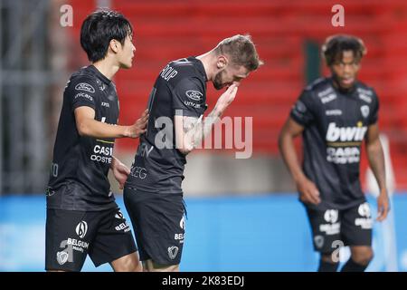 Anvers, Belgique. 20th octobre 2022. Les joueurs d'Ostende semblent découragés lors d'un match de football entre le Royal Antwerp FC et LE KV Ostende, jeudi 20 octobre 2022 à Anvers, le 13 e jour de la première division du championnat belge de la « Jupiler Pro League » 2022-2023. Credit: Belga News Agency/Alay Live News Banque D'Images
