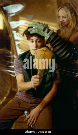 Jake Gyllenhaal,Marley Shelton film: Bubble Boy (2001) personnages: Jimmy Livingston,Chloe Directeur: Blair Hayes 23 août 2001 **AVERTISSEMENT** cette photographie est à usage éditorial exclusif et est le droit d'auteur de TOUCHSTONE et/ou le photographe assigné par la Société de film ou de production et ne peut être reproduite que par des publications en conjonction avec la promotion du film ci-dessus. Un crédit obligatoire pour TOUCHSTONE est requis. Le photographe doit également être crédité lorsqu'il est connu. Aucune utilisation commerciale ne peut être accordée sans l'autorisation écrite de la Société du film. Banque D'Images