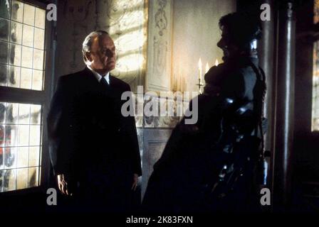 Anthony Hopkins film: Hannibal (USA/UK 2001) personnages: Hannibal Lecter Directeur: Ridley Scott 09 février 2001 **AVERTISSEMENT** cette photographie est à usage éditorial exclusif et est le droit d'auteur de MGM et/ou du photographe assigné par la Société de film ou de production et ne peut être reproduite que par des publications en conjonction avec la promotion du film ci-dessus. Un crédit obligatoire pour MGM est requis. Le photographe doit également être crédité lorsqu'il est connu. Aucune utilisation commerciale ne peut être accordée sans l'autorisation écrite de la Société du film. Banque D'Images