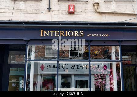 Shrewsbury, Royaume-Uni- 14 juillet 2022: Intérieurs au magasin Wyle COP à Shrewsbury, Engalnd. Banque D'Images