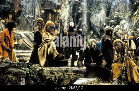 General Scene film: Planet of the Apes (USA 2001) Directeur: Tim Burton 26 juillet 2001 **AVERTISSEMENT** cette photographie est à usage éditorial exclusif et est le droit d'auteur de 20th CENTURY FOX et/ou le photographe assigné par la Société de film ou de production et ne peut être reproduite que par des publications dans le cadre de la promotion du film ci-dessus. Un crédit obligatoire à 20th CENTURY FOX est requis. Le photographe doit également être crédité lorsqu'il est connu. Aucune utilisation commerciale ne peut être accordée sans l'autorisation écrite de la Société du film. Banque D'Images