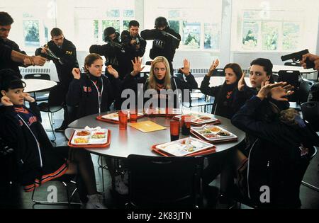 Sara Marsh, Rachel Blanchard, Marley Shelton & Mena Suvari film : Sugar & Spice (2001) personnages : Lucy Whitman, Hannah Wald, Diane Weston & Kansas Hill Directeur : Francine McDougall 24 janvier 2001 **AVERTISSEMENT** cette photographie est à usage éditorial exclusif et est le droit d'auteur d'UN NOUVEAU CINÉMA DE LIGNE et/ou du photographe assigné par la Société de film ou de production et ne peut être reproduite que par des publications dans le cadre de la promotion du film ci-dessus. Un crédit obligatoire pour UNE NOUVELLE LIGNE DE CINÉMA est requis. Le photographe doit également être crédité lorsqu'il est connu. Aucune utilisation commerciale ne peut être accordée sans Banque D'Images