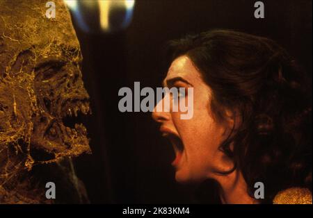 Rachel Weisz film: The Mummy Returns (USA 2001) personnages: Evelyn Carnahan O'Connell Directeur: Stephen Sommers 29 avril 2001 **AVERTISSEMENT** cette photographie est à usage éditorial exclusif et est le droit d'auteur des IMAGES UNIVERSELLES et/ou du photographe assigné par la Société de film ou de production et ne peut être reproduite que par des publications dans le cadre de la promotion du film ci-dessus. Un crédit obligatoire pour LES PHOTOS UNIVERSELLES est requis. Le photographe doit également être crédité lorsqu'il est connu. Aucune utilisation commerciale ne peut être accordée sans l'autorisation écrite de la Société du film. Banque D'Images