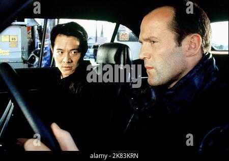 Jet Li & Jason Statham film: The One (USA 2001) personnages: Gabe Law & MVA Agent Evan Funsch Directeur: James Wong 02 novembre 2001 **AVERTISSEMENT** cette photographie est destinée à un usage éditorial exclusif et est le droit d'auteur de REVOLUTION STUDIOS et/ou le photographe assigné par la Société du film ou de la production et ne peut être reproduite que par des publications dans le cadre de la promotion du film ci-dessus. Un crédit obligatoire pour REVOLUTION STUDIOS est requis. Le photographe doit également être crédité lorsqu'il est connu. Aucune utilisation commerciale ne peut être accordée sans l'autorisation écrite de la Société du film. Banque D'Images