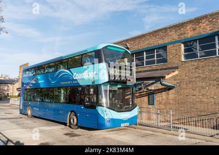 Un bus Coastliner à la gare routière de Malton, North Yorkshire, Angleterre, Royaume-Uni Banque D'Images