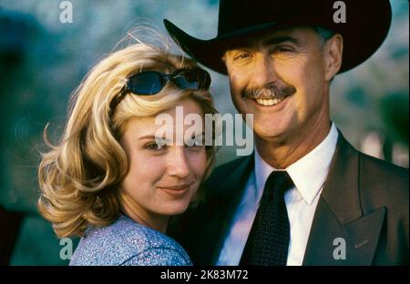 Megan Ward, David Dukes film: Tick Tock (2001) caractères: Rachel Avery,Holden Avery 18 septembre 2001 **AVERTISSEMENT** cette photographie est destinée à un usage éditorial exclusif et est le copyright de WIN et/ou le photographe assigné par la Société de film ou de production et ne peut être reproduite que par des publications dans le cadre de la promotion du film ci-dessus. Un crédit obligatoire est requis pour GAGNER. Le photographe doit également être crédité lorsqu'il est connu. Aucune utilisation commerciale ne peut être accordée sans l'autorisation écrite de la Société du film. Banque D'Images