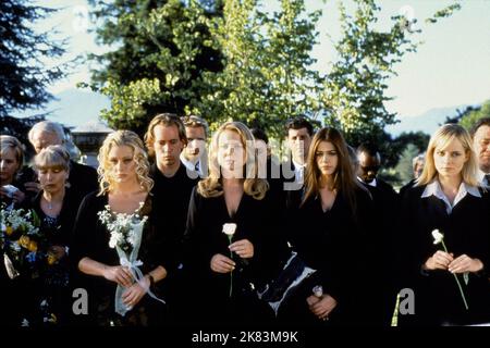 Jessica Cauffiel, Jessica Capshaw & Denise Richards film : Valentine (2001) personnages : Lily Voight, Dorothy Wheeler & Paige Prescott Directeur : Jamie Blanks 01 février 2001 **AVERTISSEMENT** cette photographie est destinée à un usage éditorial exclusif et est le copyright de WARNER BROS et/ou le photographe assigné par la Société de film ou de production et ne peut être reproduite que par des publications dans le cadre de la promotion du film ci-dessus. Un crédit obligatoire pour WARNER BROS est requis. Le photographe doit également être crédité lorsqu'il est connu. Aucune utilisation commerciale ne peut être accordée sans l'autorisation écrite du film Banque D'Images